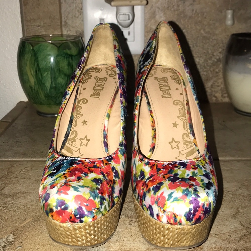 Floral Brash Wedges Size 8 1/2
